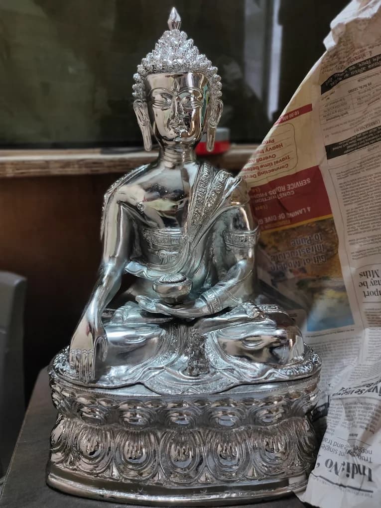 Electroplated statue with durable metallic finish